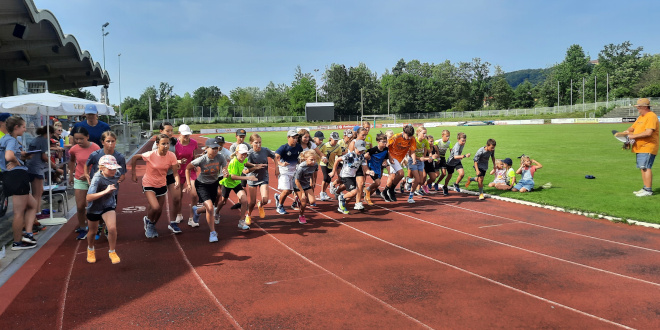 Start 800m-Lauf zweite Gruppe (Foto: S. Lippold)